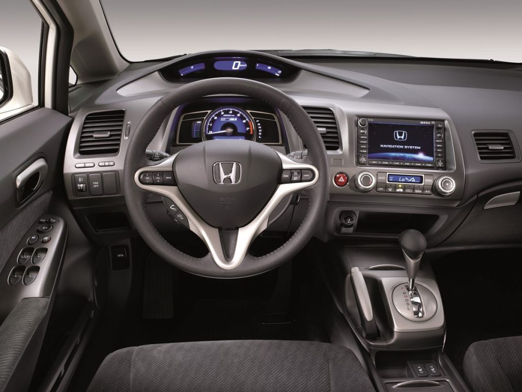 2006 HONDA CIVIC 8 FD6: Honda'nın 8. nesil Civic Sedanı, insan duyarlılığına odaklanan bir kalite anlayışıyla tasarlanmıştır. 