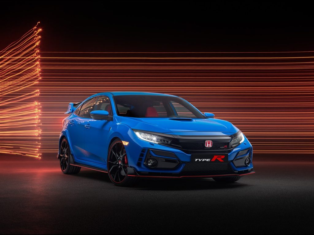 2020 Honda Civic Type-R serisinin heyecanını artırmak için Limited Edition ve Sport Line olmak üzere iki yeni varyant tanıttı.