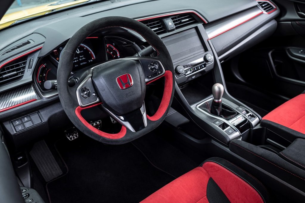 Honda, Civic Type R serisinin heyecanını artırmak için Limited Edition ve Sport Line olmak üzere iki yeni varyant tanıttı.